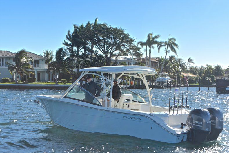 Thumbnail 114 for New 2017 Cobia 280 DC Dual Console boat for sale in West Palm Beach, FL