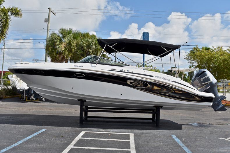 Thumbnail 4 for New 2018 Hurricane SunDeck SD 2690 OB boat for sale in West Palm Beach, FL