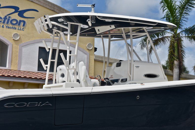 Thumbnail 9 for New 2018 Cobia 301 CC Center Console boat for sale in West Palm Beach, FL
