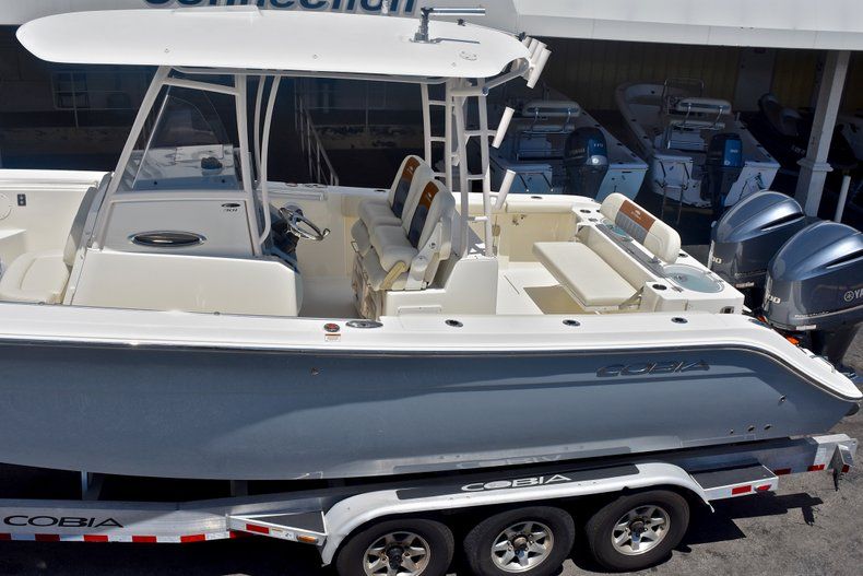 Thumbnail 16 for New 2018 Cobia 301 CC Center Console boat for sale in West Palm Beach, FL