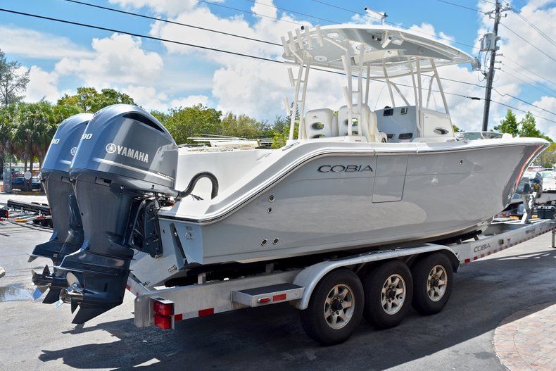 Thumbnail 3 for New 2018 Cobia 301 CC Center Console boat for sale in West Palm Beach, FL