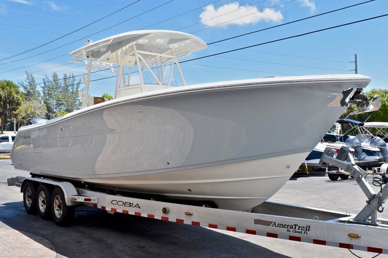 Thumbnail 6 for New 2018 Cobia 301 CC Center Console boat for sale in West Palm Beach, FL