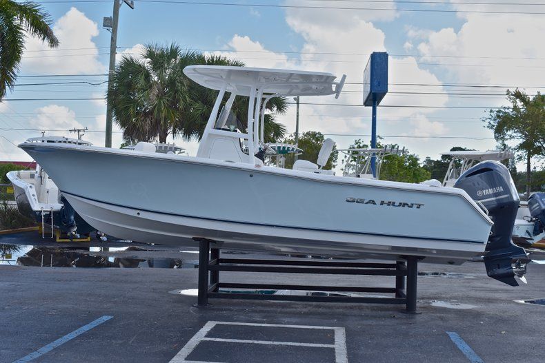 Thumbnail 4 for Used 2015 Sea Hunt 234 Ultra boat for sale in West Palm Beach, FL