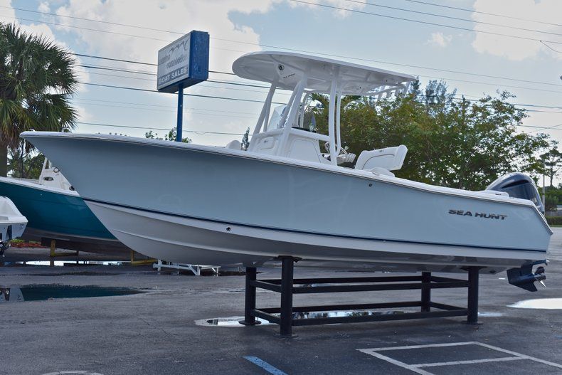 Thumbnail 3 for Used 2015 Sea Hunt 234 Ultra boat for sale in West Palm Beach, FL