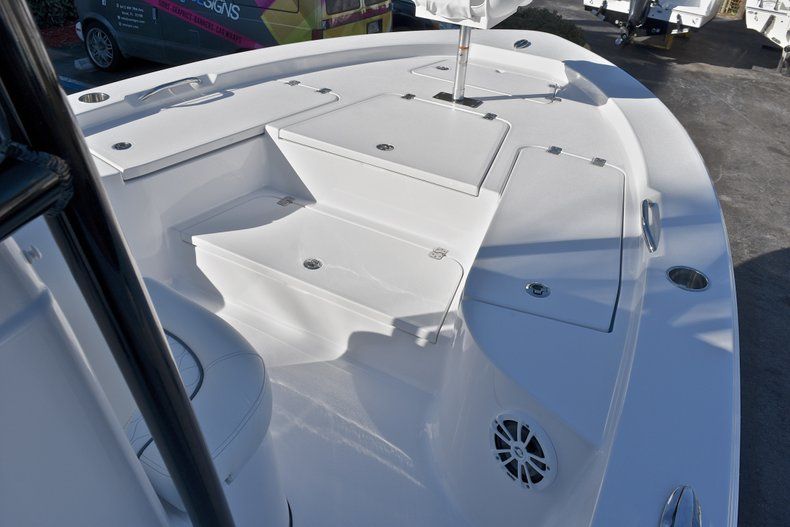 Thumbnail 39 for New 2018 Sportsman Masters 227 Bay Boat boat for sale in Miami, FL