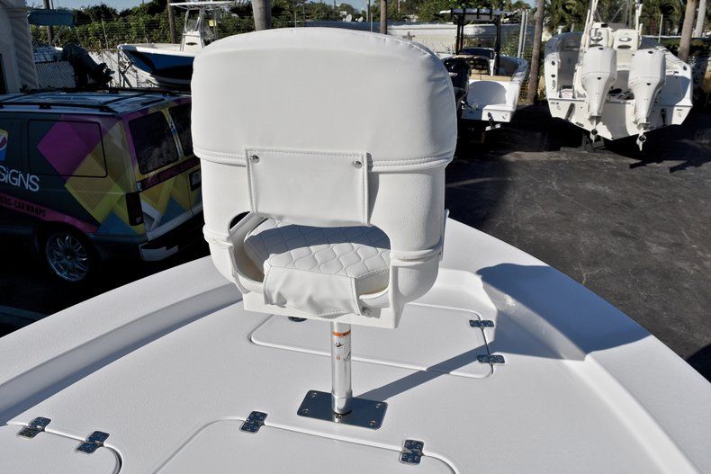 Thumbnail 52 for New 2018 Sportsman Masters 227 Bay Boat boat for sale in Miami, FL