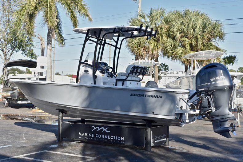 Thumbnail 5 for New 2018 Sportsman Masters 227 Bay Boat boat for sale in Miami, FL