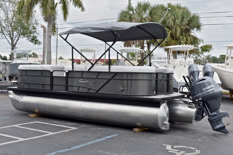 Thumbnail 5 for New 2018 Sweetwater 2186 Split Bench boat for sale in Vero Beach, FL