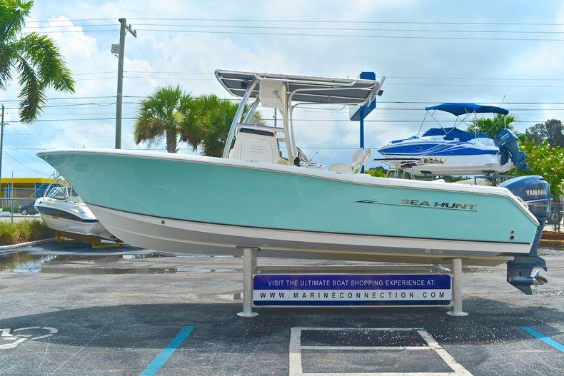 Thumbnail 4 for Used 2008 Sea Hunt Triton 240 Center Console boat for sale in West Palm Beach, FL
