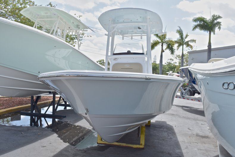 Thumbnail 3 for New 2018 Sportsman Masters 227 Bay Boat boat for sale in West Palm Beach, FL