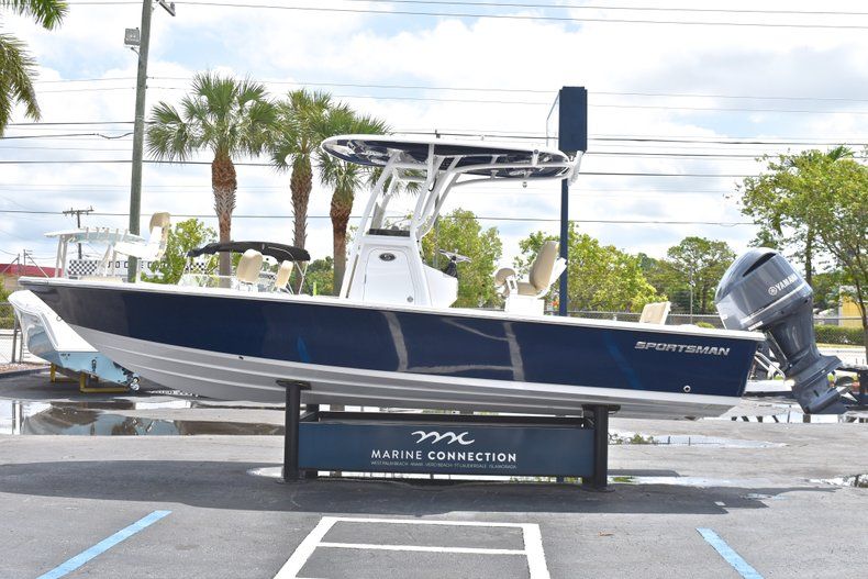 Thumbnail 4 for New 2018 Sportsman Masters 247 Bay Boat boat for sale in Vero Beach, FL