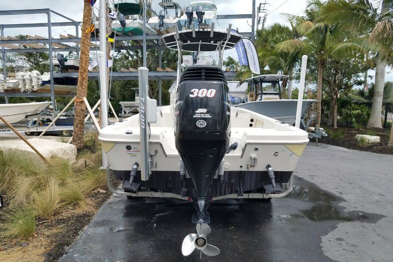 Thumbnail 3 for Used 2013 Sea Chaser 25 LX Bayrunner boat for sale in Islamorada, FL