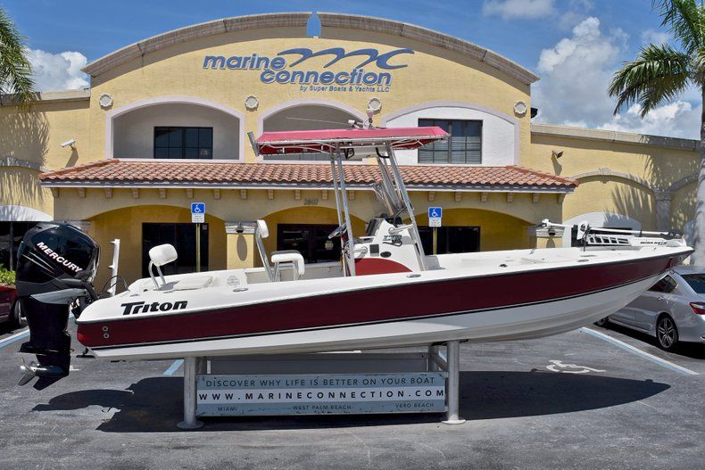 Used 2005 Triton 240 LTS Bay Boat boat for sale in West Palm Beach, FL