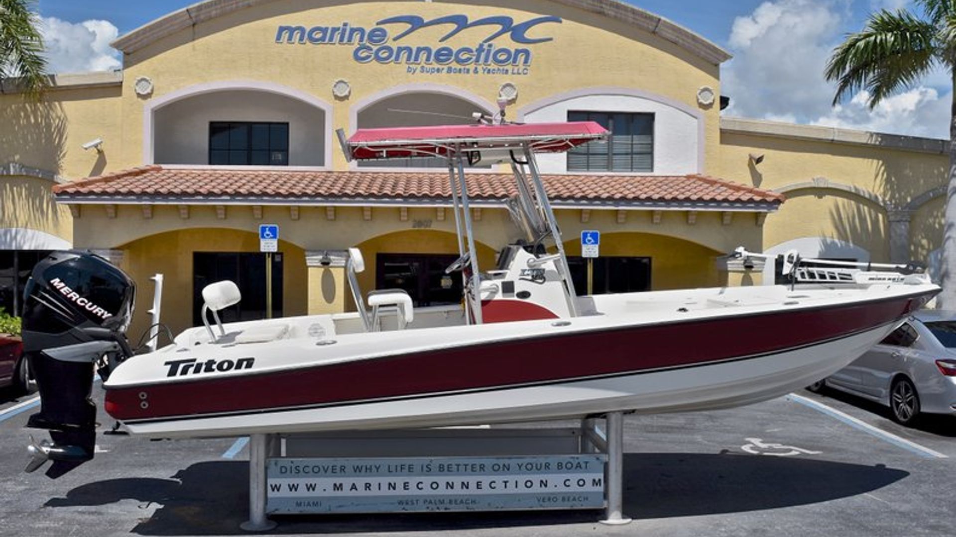 Used 2005 Triton 240 LTS Bay Boat #S288 image 1