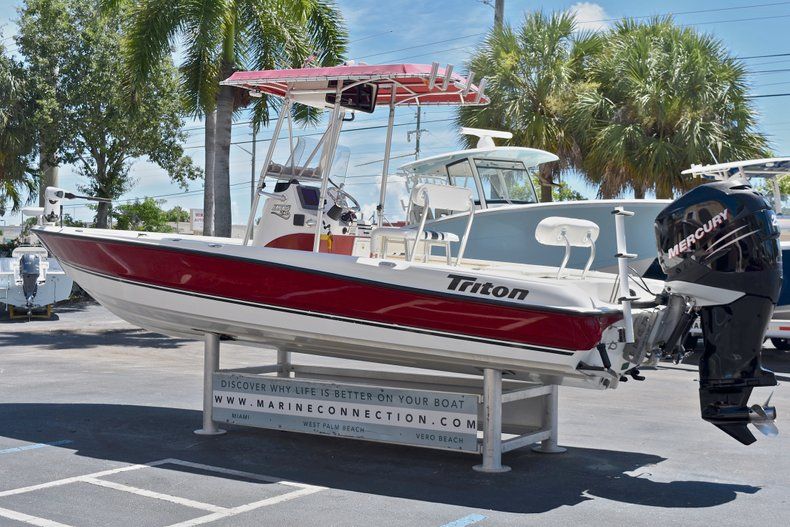 Thumbnail 6 for Used 2005 Triton 240 LTS Bay Boat boat for sale in West Palm Beach, FL
