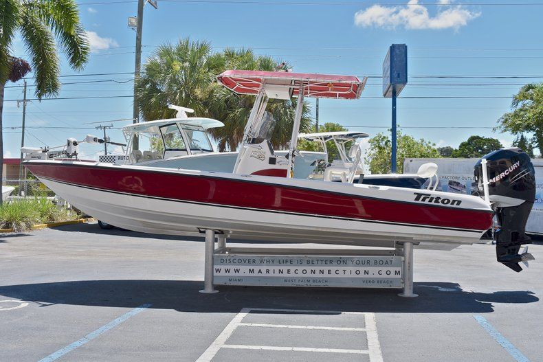 Thumbnail 5 for Used 2005 Triton 240 LTS Bay Boat boat for sale in West Palm Beach, FL