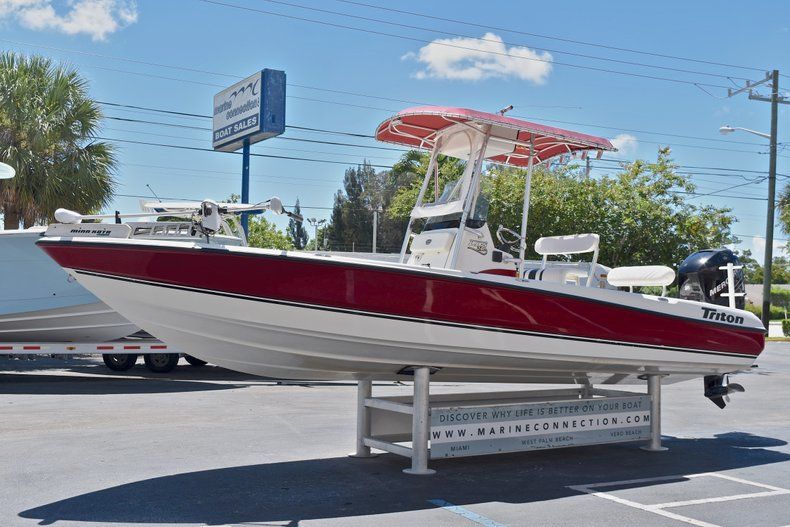 Thumbnail 4 for Used 2005 Triton 240 LTS Bay Boat boat for sale in West Palm Beach, FL