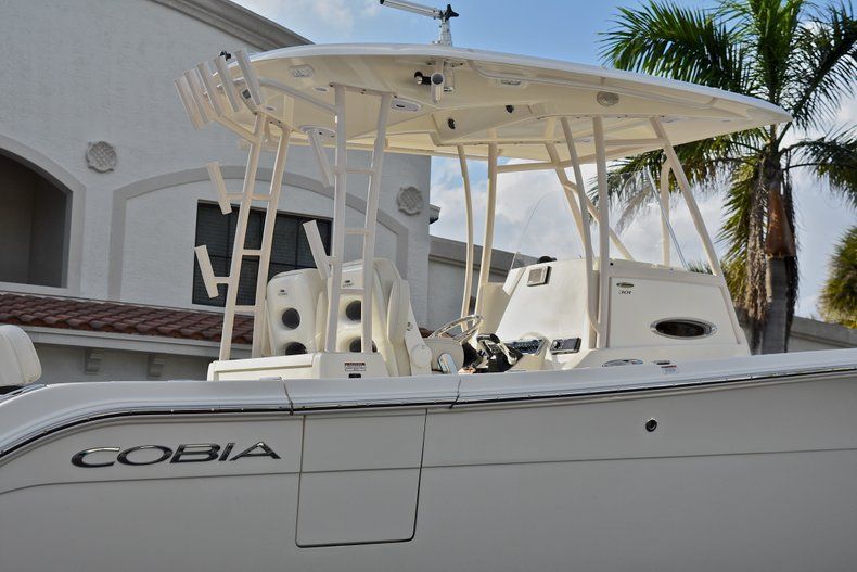 Thumbnail 9 for New 2018 Cobia 301 CC Center Console boat for sale in Miami, FL