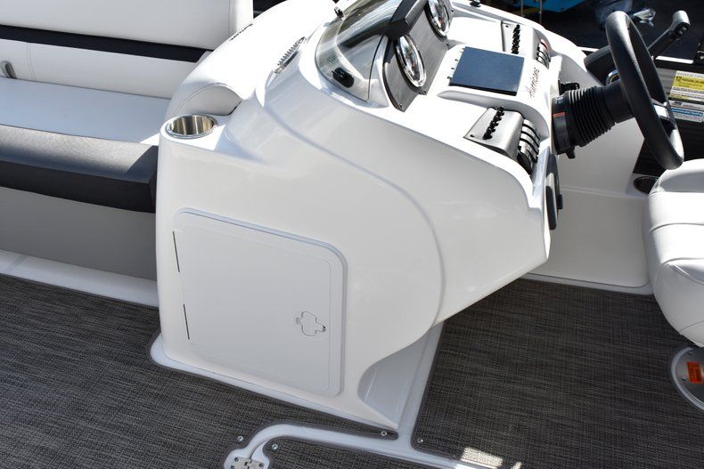 Thumbnail 37 for New 2019 Hurricane FunDeck FD 236SB boat for sale in West Palm Beach, FL