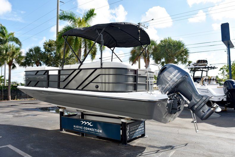 Thumbnail 5 for New 2019 Hurricane FunDeck FD 236SB boat for sale in West Palm Beach, FL