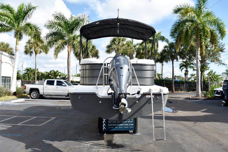 Thumbnail 6 for New 2019 Hurricane FunDeck FD 236SB boat for sale in West Palm Beach, FL