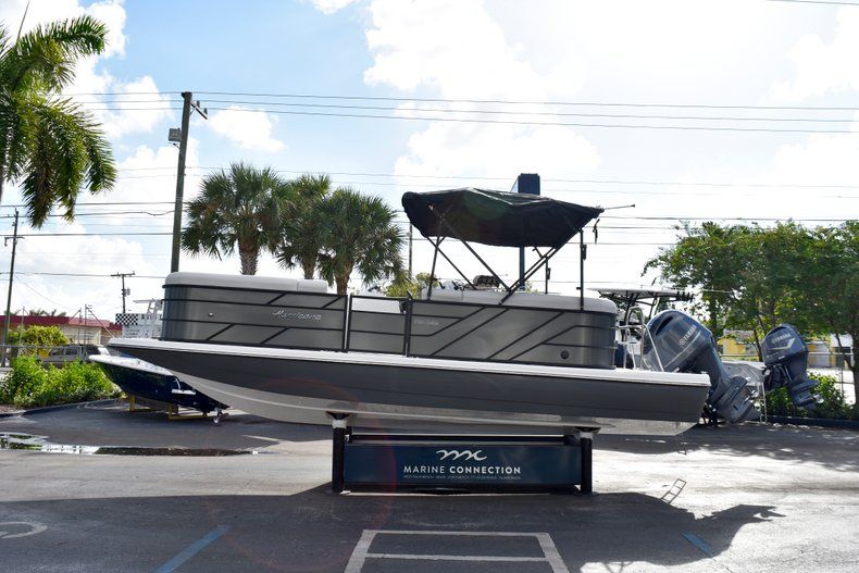 Thumbnail 4 for New 2019 Hurricane FunDeck FD 236SB boat for sale in West Palm Beach, FL