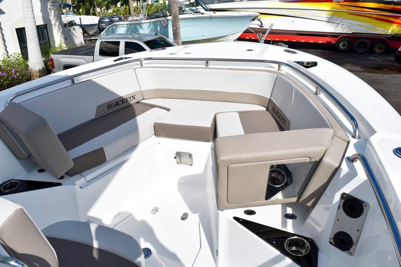 Thumbnail 46 for New 2019 Blackfin 242CC Center Console boat for sale in Vero Beach, FL