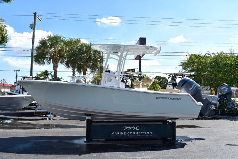 Thumbnail 4 for New 2019 Sportsman Heritage 211 Center Console boat for sale in Fort Lauderdale, FL