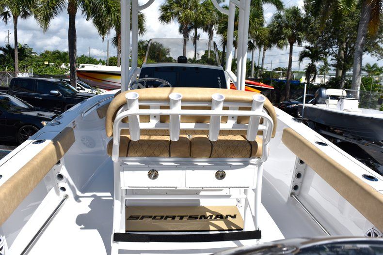 Thumbnail 18 for New 2019 Sportsman Heritage 211 Center Console boat for sale in Fort Lauderdale, FL