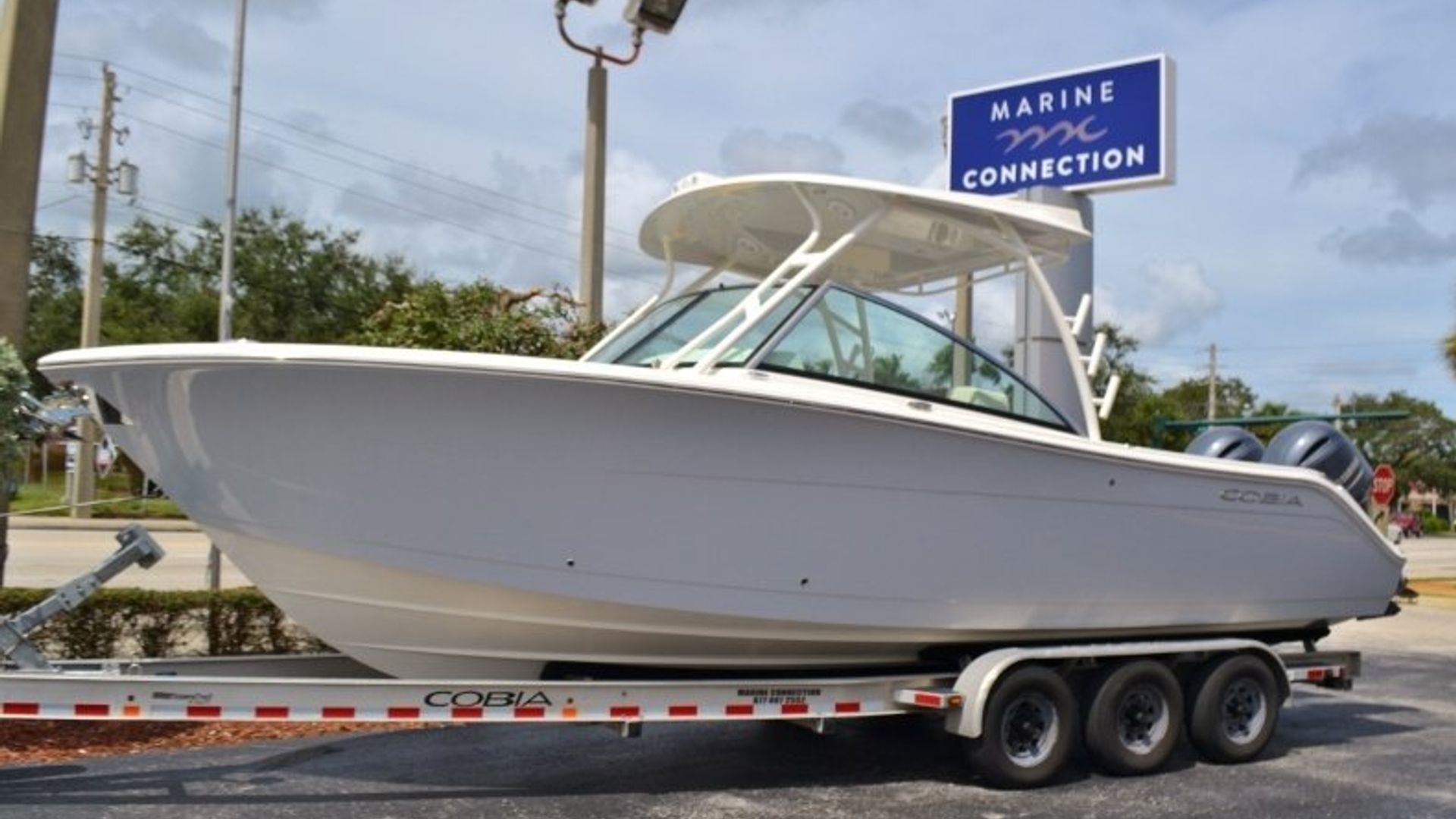 New 2019 Cobia 280 DC #D007 image 1