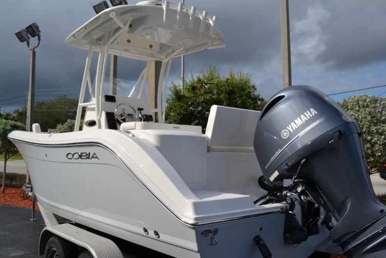 Thumbnail 3 for New 2019 Cobia 220 Center Console boat for sale in Vero Beach, FL