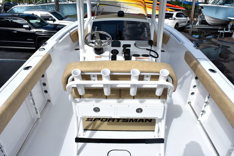 Thumbnail 10 for New 2019 Sportsman Open 232 Center Console boat for sale in Miami, FL