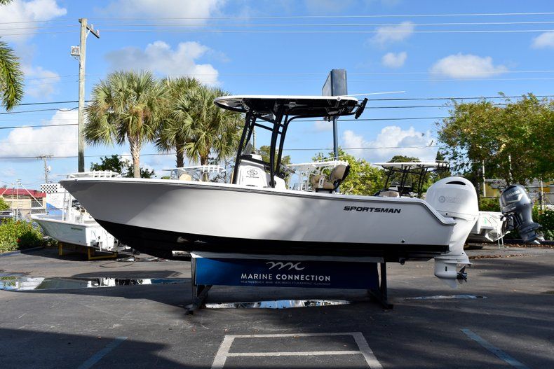 Thumbnail 4 for New 2019 Sportsman Open 212 Center Console boat for sale in Miami, FL