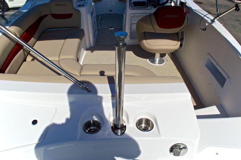 Thumbnail 36 for New 2014 Hurricane SunDeck Sport SS 203 OB boat for sale in West Palm Beach, FL