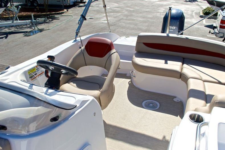 Thumbnail 40 for New 2014 Hurricane SunDeck Sport SS 203 OB boat for sale in West Palm Beach, FL