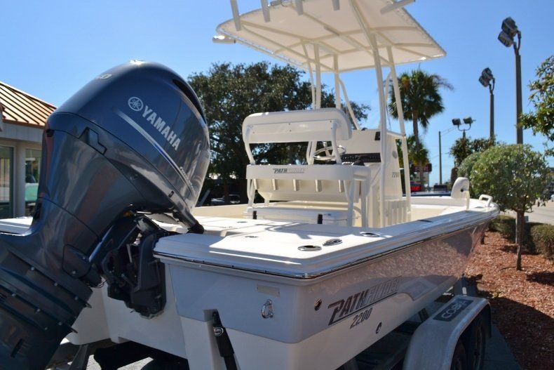 Thumbnail 5 for New 2019 Pathfinder 2200 TRS Bay Boat boat for sale in Vero Beach, FL