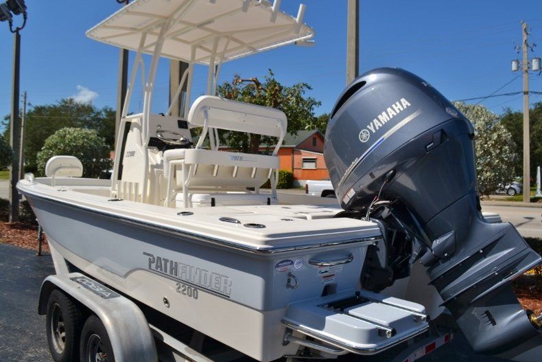 Thumbnail 3 for New 2019 Pathfinder 2200 TRS Bay Boat boat for sale in Vero Beach, FL