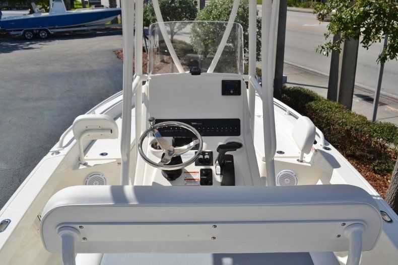Thumbnail 11 for New 2019 Pathfinder 2200 TRS Bay Boat boat for sale in Vero Beach, FL