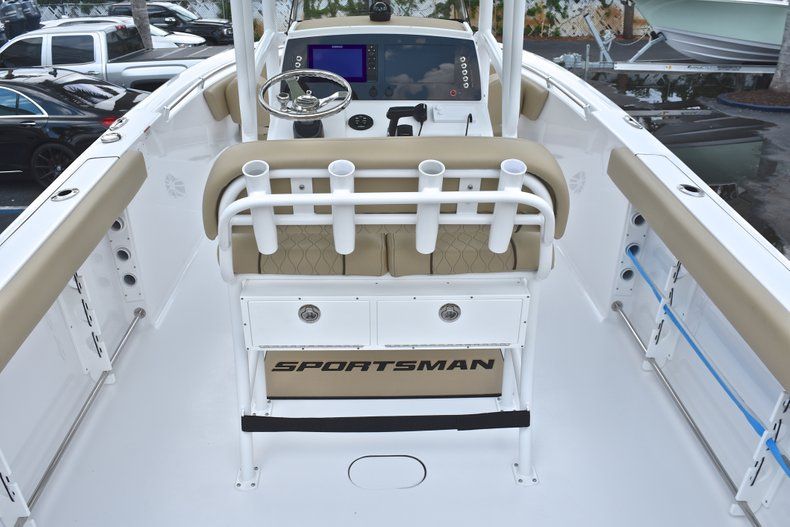 Thumbnail 9 for New 2018 Sportsman Heritage 231 Center Console boat for sale in Miami, FL