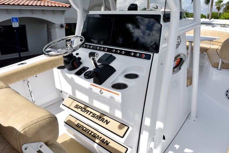 Thumbnail 34 for New 2019 Sportsman Heritage 241 Center Console boat for sale in West Palm Beach, FL
