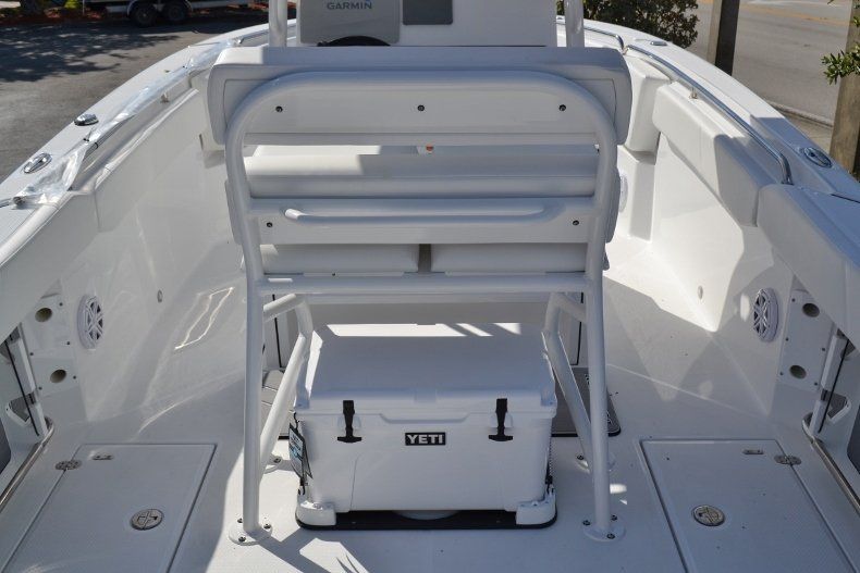 Thumbnail 11 for New 2019 Blackfin 242CC Center Console boat for sale in Fort Lauderdale, FL