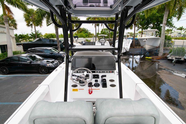 Thumbnail 20 for New 2019 Sportsman Masters 247 Bay Boat boat for sale in West Palm Beach, FL