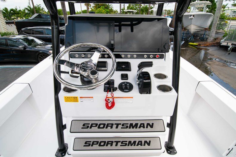 Thumbnail 23 for New 2019 Sportsman Masters 247 Bay Boat boat for sale in West Palm Beach, FL