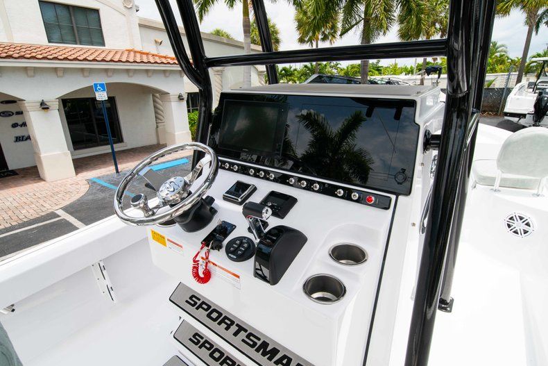 Thumbnail 22 for New 2019 Sportsman Masters 247 Bay Boat boat for sale in West Palm Beach, FL
