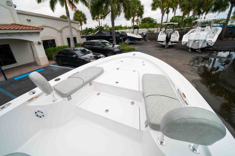 Thumbnail 31 for New 2019 Sportsman Masters 247 Bay Boat boat for sale in West Palm Beach, FL