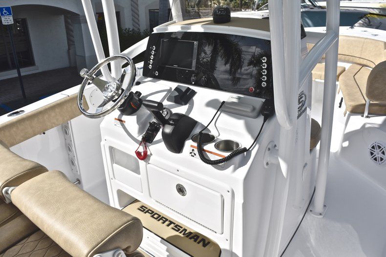 Thumbnail 26 for New 2019 Sportsman Open 232 Center Console boat for sale in Miami, FL