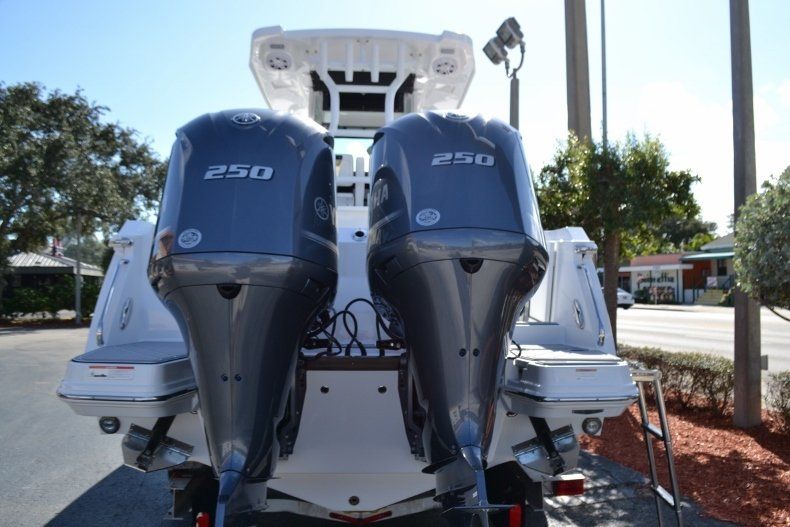 Thumbnail 7 for New 2019 Blackfin 272CC Center Console boat for sale in West Palm Beach, FL
