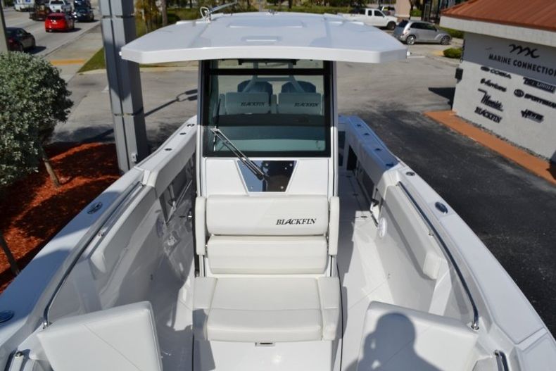 Thumbnail 18 for New 2019 Blackfin 272CC Center Console boat for sale in West Palm Beach, FL