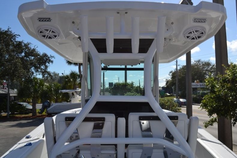 Thumbnail 14 for New 2019 Blackfin 272CC Center Console boat for sale in West Palm Beach, FL