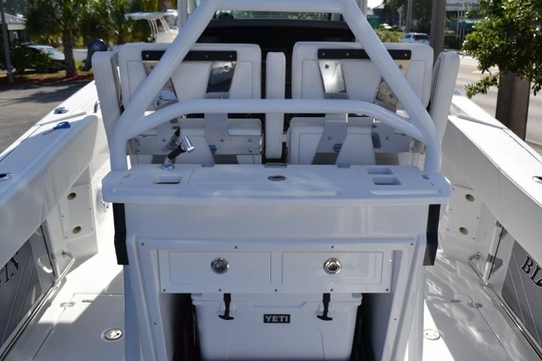 Thumbnail 13 for New 2019 Blackfin 272CC Center Console boat for sale in West Palm Beach, FL